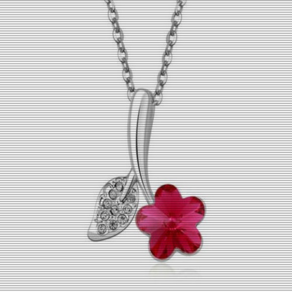 Jewelry - Rhinestone Flower Crystal Pendant Necklace Silver